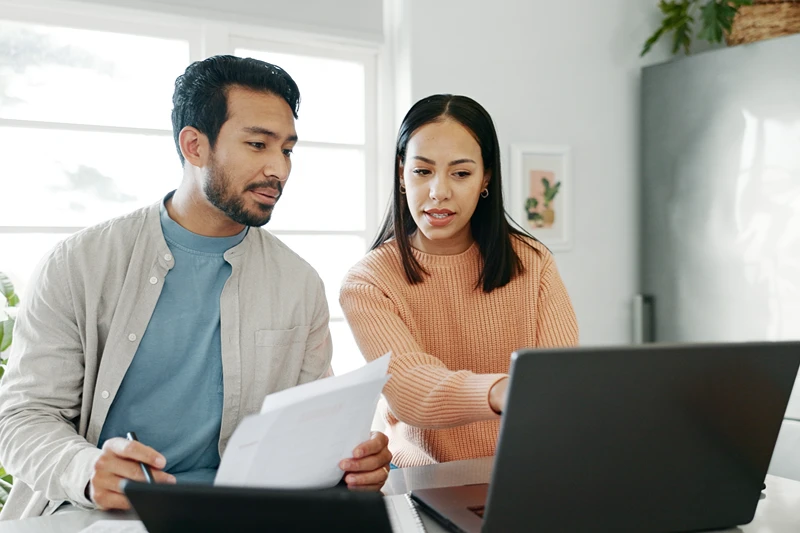 Married people conversation and budget for insurance